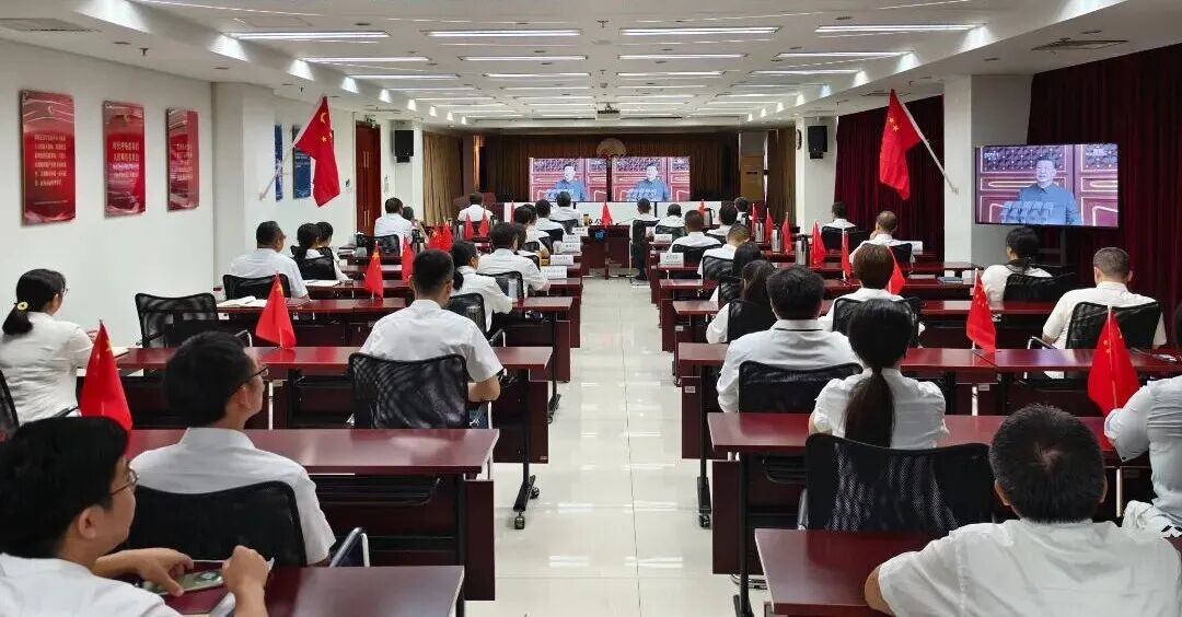 系統公司集中收看直播.jpg